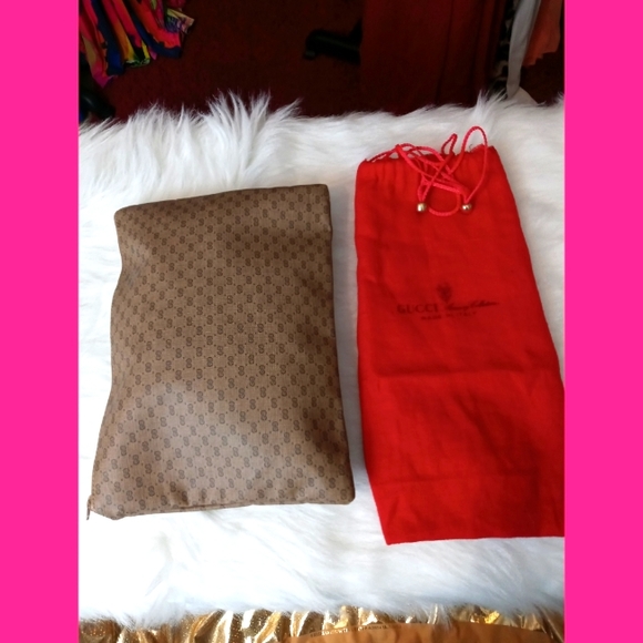 💯AUTHENTIC GUCCI GG SUPREME CANVAS ZIPPER CLUTCH - Picture 1 of 11